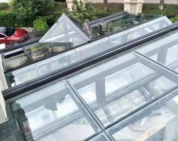 阳光房屋顶一般采用双层夹胶玻璃