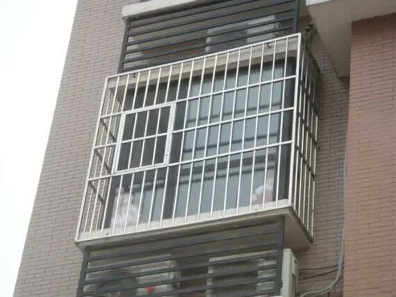 在家中阳台安装不锈钢防盗窗网有何原则