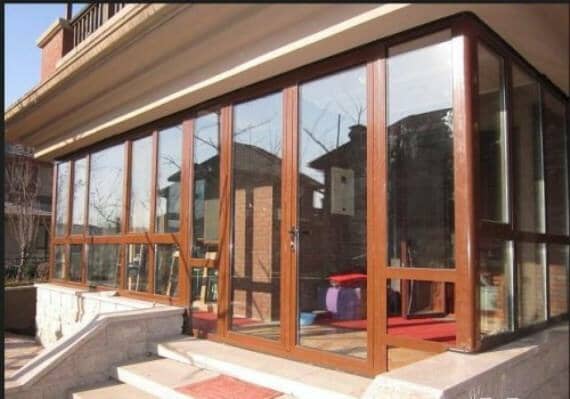 铝包木门窗有气密和水密两层防水设计